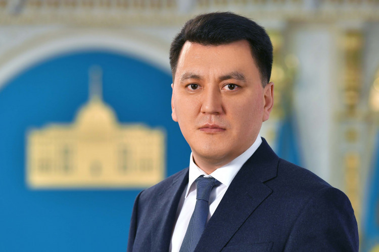 Ерлан Қарин. Вице-президенттің өмірбаяны, білімі және еңбек жолы